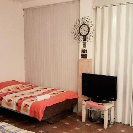 Adem'S Cozy Terrace Retreat Bed & Breakfast Skopje Luaran gambar